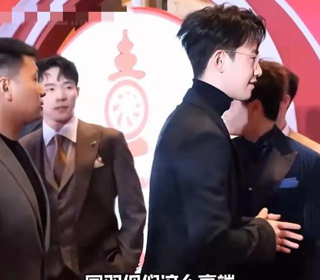 笑麻了！国羽晚宴是豪门名利场，国乒像农村搂席！笑死在评论区！